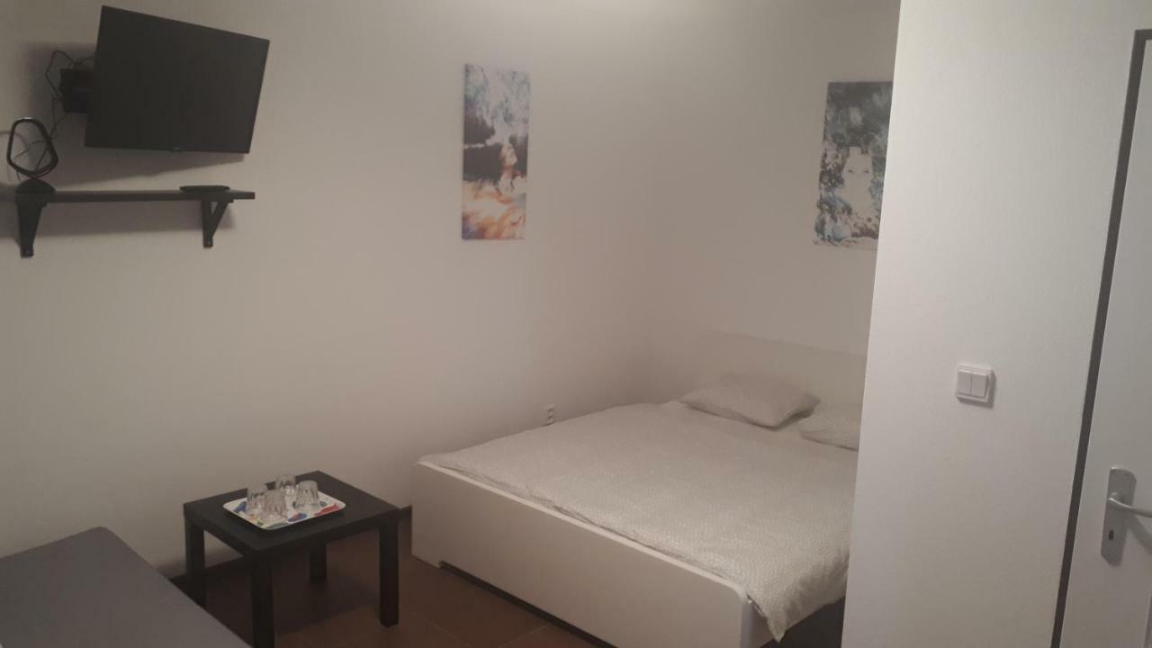 Apartman - Sukromie V Meste ブラチスラヴァ エクステリア 写真