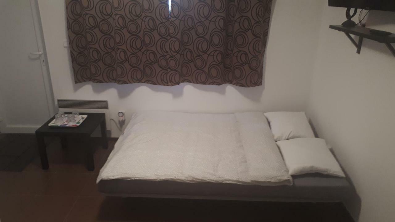 Apartman - Sukromie V Meste ブラチスラヴァ エクステリア 写真